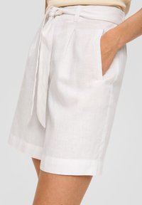 s.Oliver RELAXED - Short - weiß