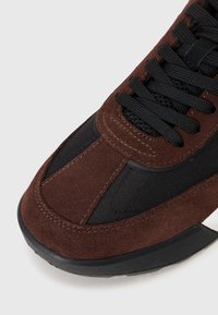 Tommy Hilfiger RETRO RUNNER MIX - Trainers - black/cocoa