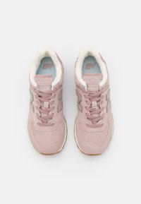 New Balance Tenisky - nude
