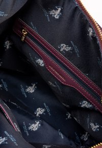 U.S. Polo Assn. HOBO ciemnoczerwony