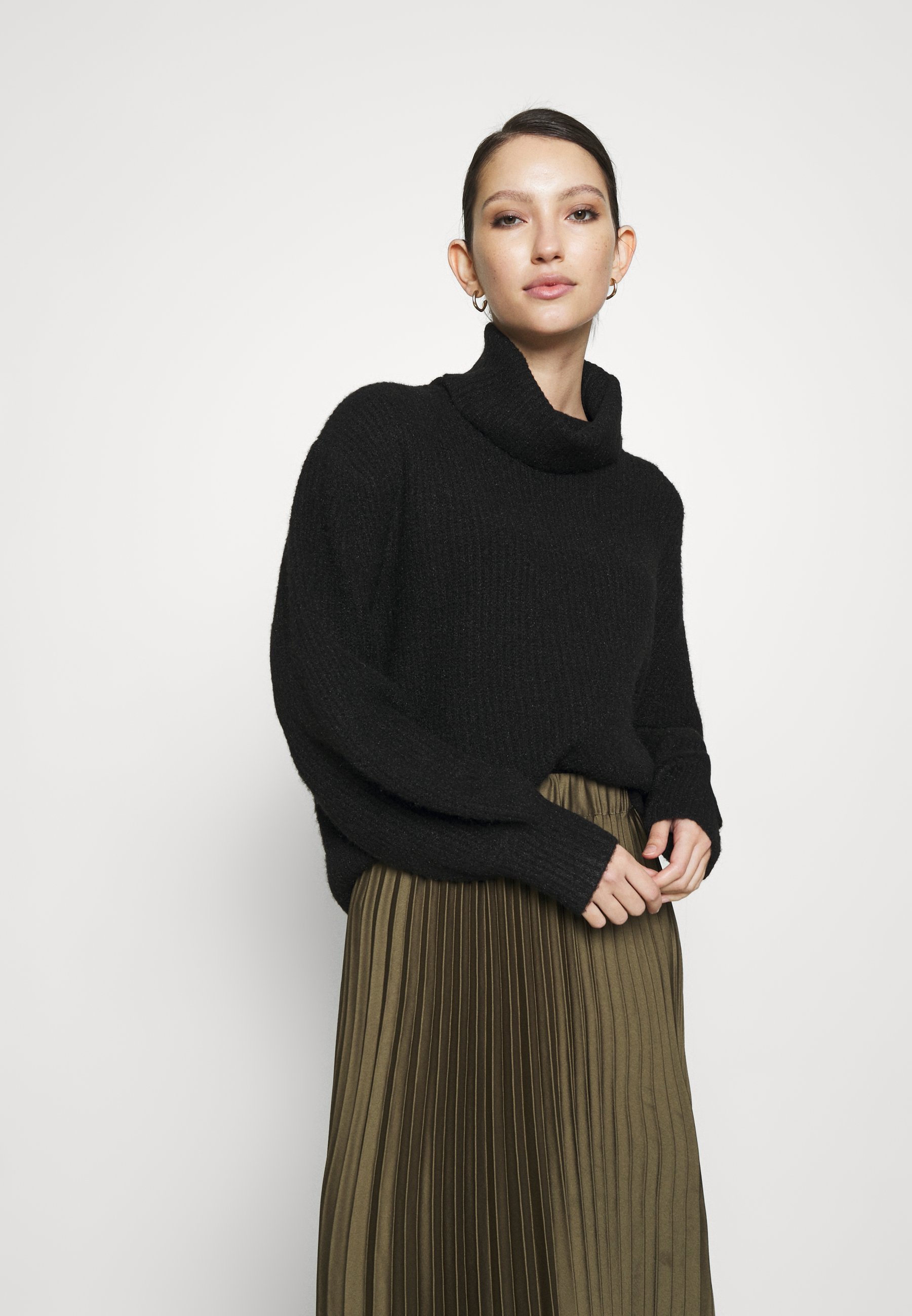 Pull Noir Col V | Taille 34/36 (S) | En Acrylique Moelleux | Occasion Très Bon état | Marque 3 Suisses