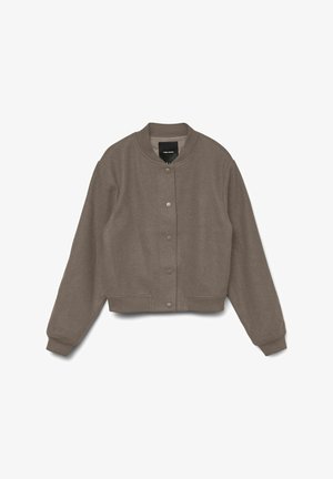 Veste bomber marron raccourcie en tissu doux avec un col rond, des boutons à l'avant et des poignets et un ourlet côtelés.