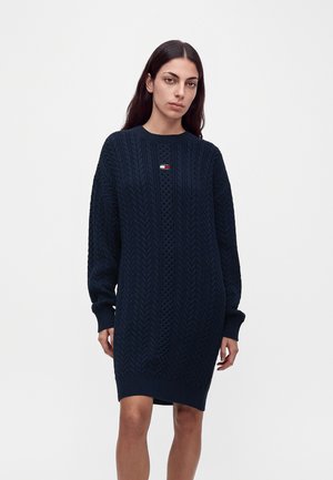Tommy Jeans, CABLE BADGE DRESS - Рокля тип пуловер - dark blue