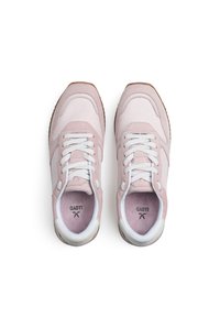 Pinkfarbene Sneaker aus Wildleder und Leder, mit runder Form, weißen Schnürsenkeln und subtilen Logo-Details auf der Innensohle. Gummisohle.