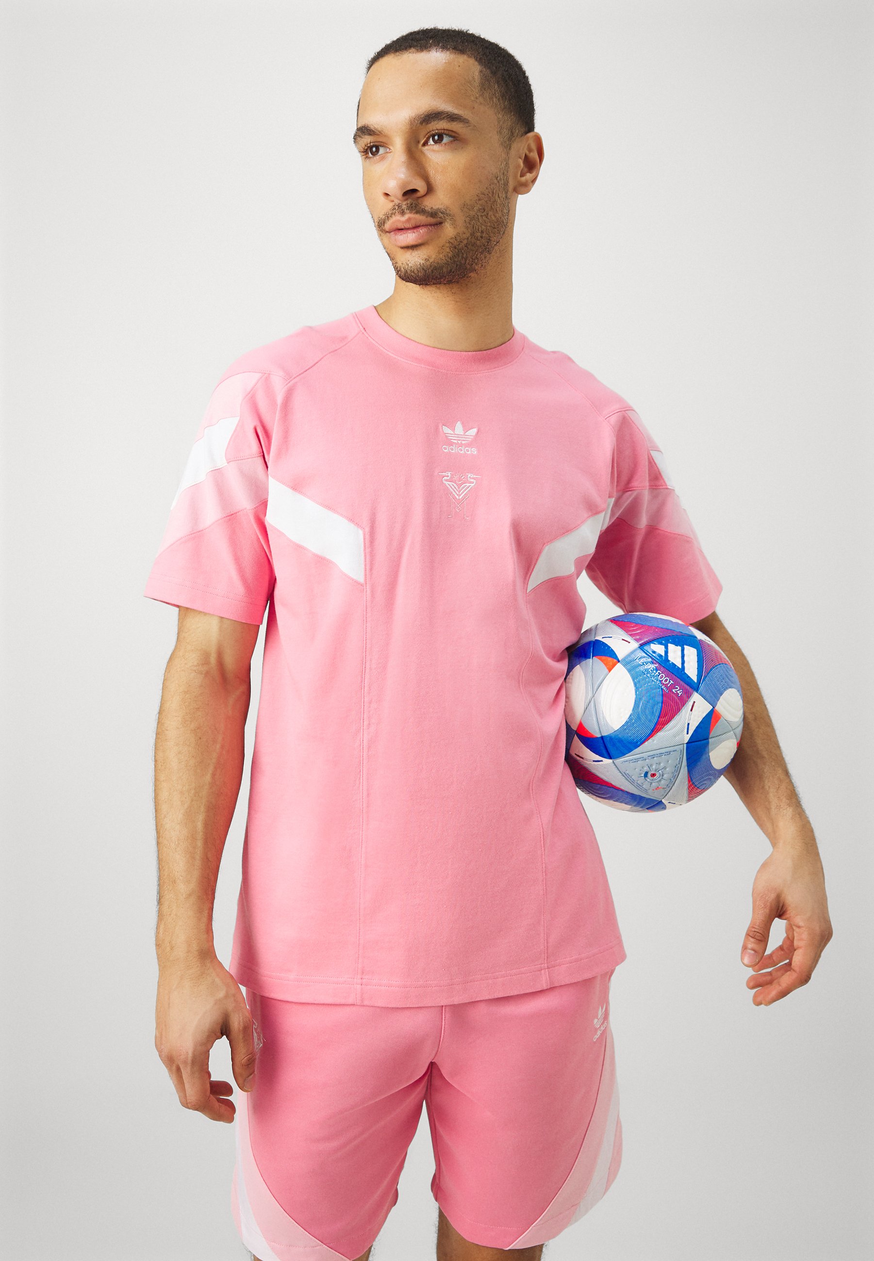 adidas Inter Miami CF ショーツ セットアップ可 adidas◇ inter Miami CF インテル マイアミ Tシャツ & ショーツ