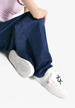 MIFFFY - Skate shoes - white