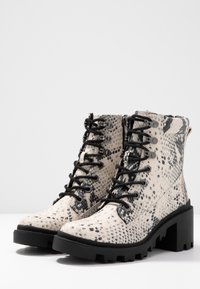 Madden Girl Stivaletti stringati - black