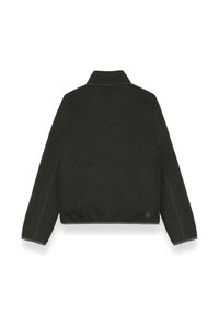 Maglione a coste verde scuro con colletto alto, maniche lunghe e orlo arrotondato. Presenta un tessuto testurizzato e un piccolo dettaglio del logo in fondo.