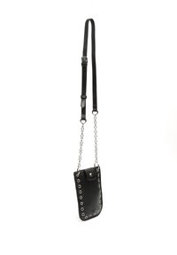 Černá kožená crossbody taška s detailním zdobením v podobě stříbrných očí, vybavená odejmovatelným řetízkem a západkou na horní straně.