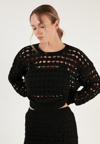 LELA Pulóver - black