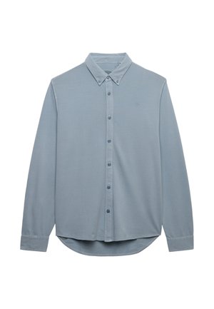 Lyseblå langærmet skjorte med knapper, spidst krave og knapmanchetter, vist fladt mod en hvid baggrund.