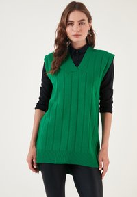 Unselected, benetton