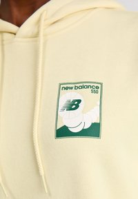 New Balance RELAXED HOODIE UNISEX - Bluză de molton - beige