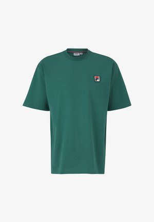 Türkisfarbenes Baumwoll-T-Shirt mit Rundhalsausschnitt und kurzen Ärmeln. Mit kleinem, gesticktem Fila-Logo in einem rechteckigen Patch. Glatte Textur.