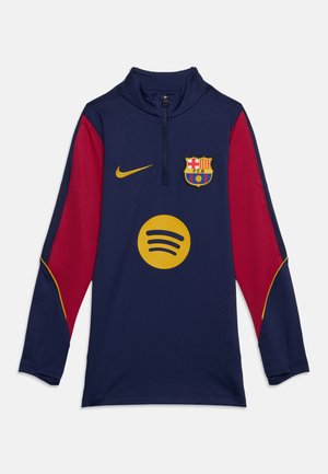 Maillot de sport à manches longues bleu marine et rouge avec une fermeture éclair quart de zip, écusson du FC Barcelone, virgule Nike jaune et logo Spotify jaune sur le devant.