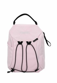 Sac à dos en tissu rose de forme hexagonale, avec des bretelles noires, des détails en cordon décoratif et des poches latérales. Logo de la marque à l'avant.
