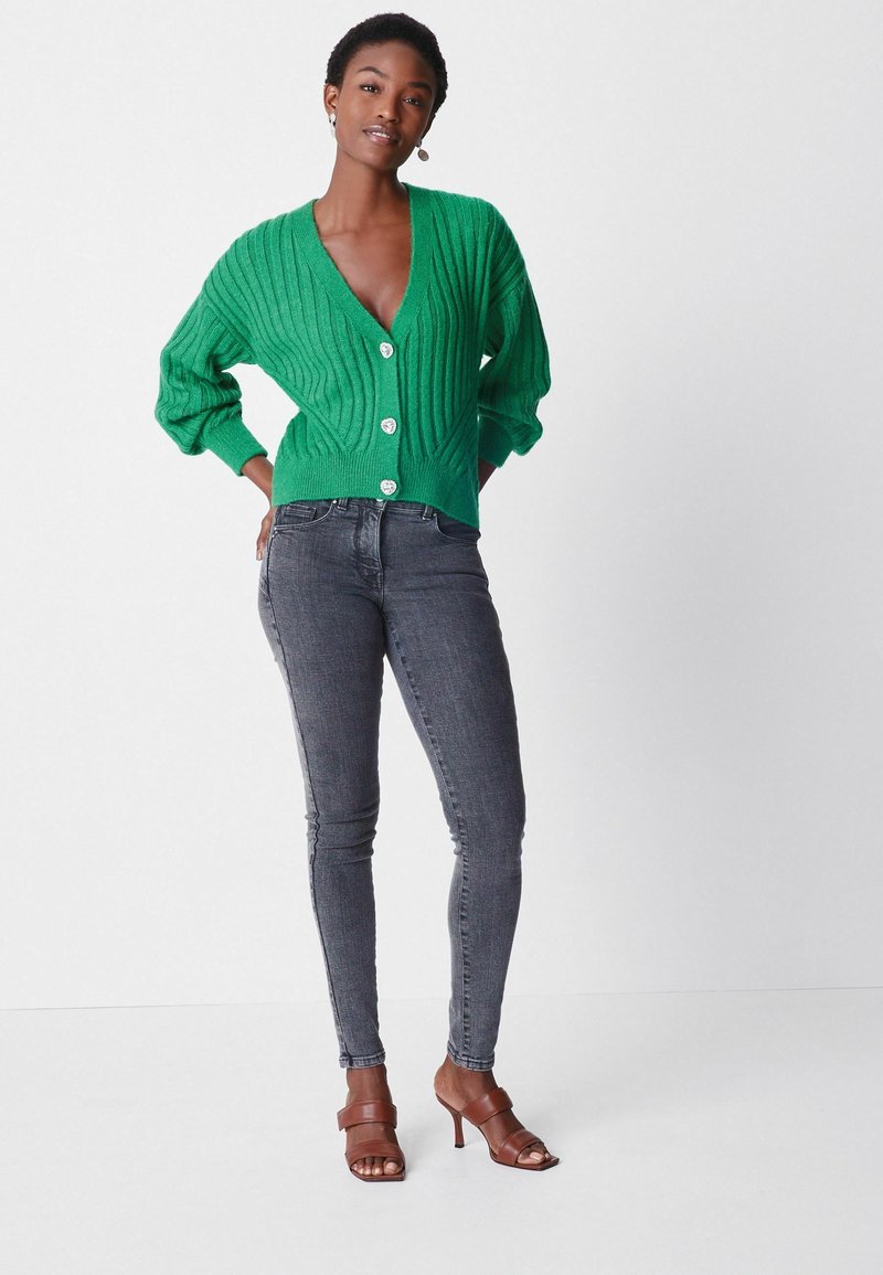 Damen Strickjacken | Next WITH GEM BUTTON Strickjacke green/grün - DW45793 Damen Strickjacken | Next WITH GEM BUTTON Strickjacke green/grün - DW45793
