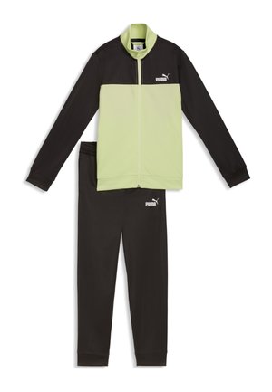 Zweiteiliger Puma-Trainingsanzug mit schwarzen Hosen und einer schwarz-grünen Reißverschlussjacke mit Puma-Logos auf Brust und Oberschenkel.