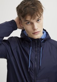 Blend BHOUTERWEAR - Cortaviento - dress blues