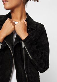 Pieces Skinnjacka - black