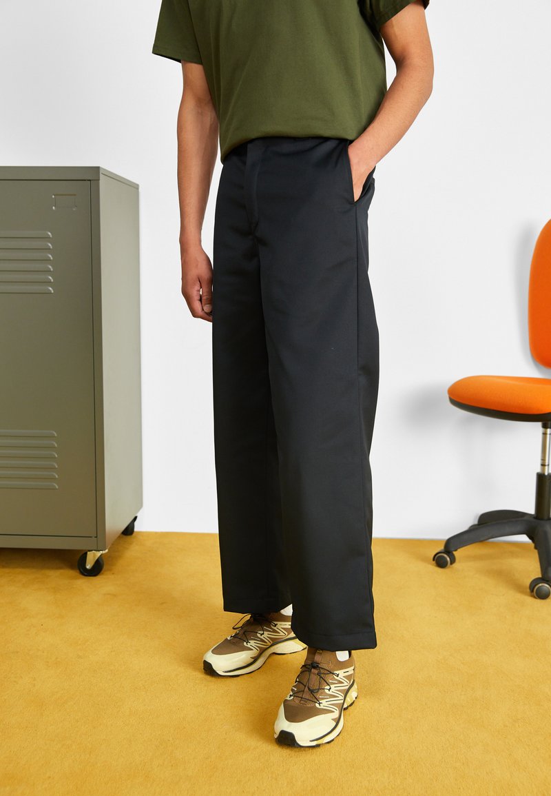 Carhartt WIP BROOKER PANT - Broek - black rigid/zwart - Zalando.nl