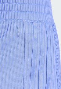 adidas Performance PACER ALL GYM SEASONAL HIGH RISE 3 STRIPES  - Pantalón corto de deporte - semi blue