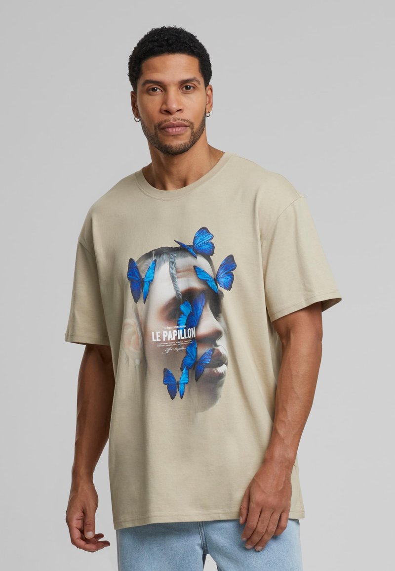 Upscale by Mister Tee LE PAPILLON OVERSIZE  - T-shirts print - wet sand