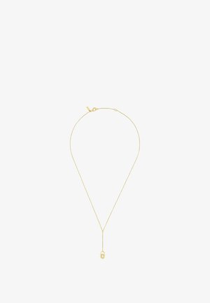 Collar delicado de cadena de oro con un colgante ovalado que presenta una pequeña gema clara en el centro, sobre un fondo blanco.