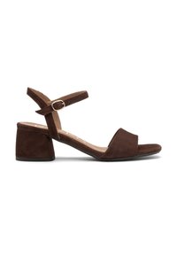 Sandali in suede marrone con tacco, apertura davanti, una larga fascia anteriore e una sottile cinghia alla caviglia con fibbia. Design con tacco a blocco.