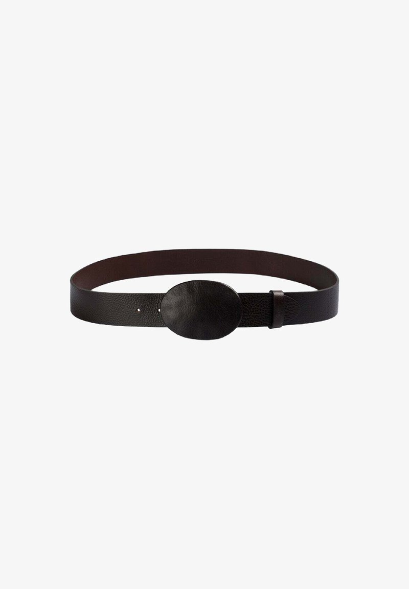 Ceinture en cuir noir avec une boucle texturée et arrondie, présentant une surface lisse et un système de fermeture à une seule goupille. Réglable avec plusieurs trous.