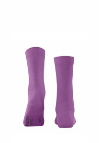Chaussettes en coton pour homme de couleur violette avec des bords côtelés, une texture lisse, et un logo noir sur la semelle. Elles présentent un design simple sans motifs.
