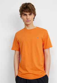 GANT SHIELD - T-Shirt basic - pumpkin orange