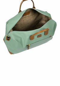 Borsa da viaggio in pelle verde con dettagli in pelle marrone. Caratterizzata da due manici, scomparto principale con zip e una tasca esterna con zip. Interno texturizzato.