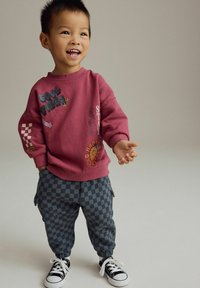 Next BACKPRINT AND JOGGERS SET - Kapsáče - burgundy red