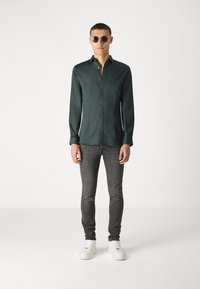 Jack & Jones PREMIUM JJPRPARMA  L/S NOOS - Camisa - darkest spruce