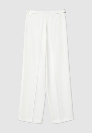 Weite Hosen aus weißem Stoff mit glatter Textur, vorderen Falten und maßgeschneidertem Bund mit Gürtelschlaufen.
