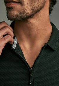 Next TEXTURED - Piké - olive