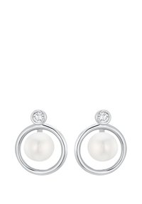 Orecchini in argento con design circolari, ciascuno con una perla bianca al centro e una piccola pietra preziosa trasparente sulla parte superiore.