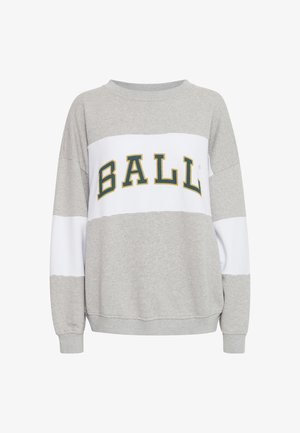 Sudadera gris con una franja horizontal blanca, con la palabra "BALL" en letras verdes en negrita. Cuello y puños acanalados, fabricada en tela suave.