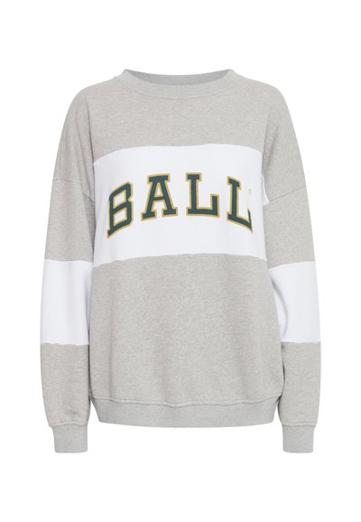 Felpa grigia con una striscia orizzontale bianca, con la scritta "BALL" in lettere verdi in grassetto. Collo e polsini a costine, realizzata in tessuto morbido.