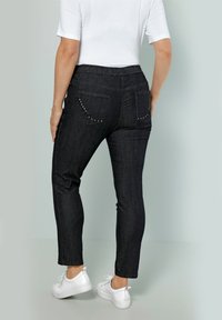 Ulla Popken ZIERNAHT 4-POCKET ELASTIKBUND  - Džíny Slim Fit - black