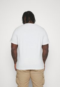 Thumbnail Image 3