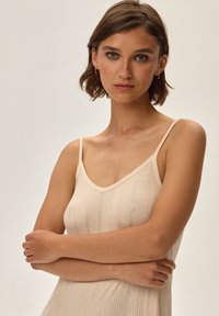 ESOTIQ JENIUS piaskowy