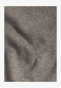 Unausgewählt, nutmeg