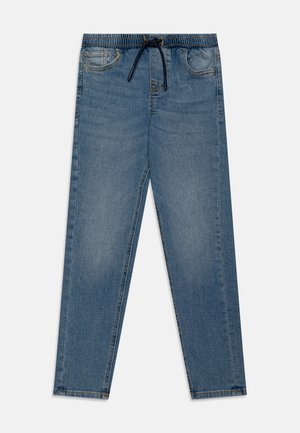 Hellblaue Jeans-Jogginghose mit elastischem Bund und schwarzem Kordelzug, ausgestattet mit Taschen vorne und hinten.