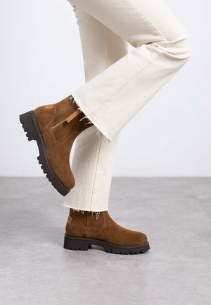 Winter boots - camel