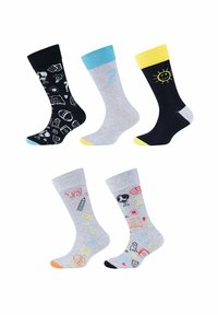Set aus vier Paar Baumwollsocken: schwarz mit weißem Muster, grau mit blau/gelben Bündchen, grau mit bunten Illustrationen, in verschiedenen Farben.