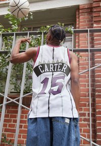 Mitchell & Ness - NBA TORONTO RAPTORSVINCE CARTER SWINGMAN - Article de supporter - white/white Image miniature 1