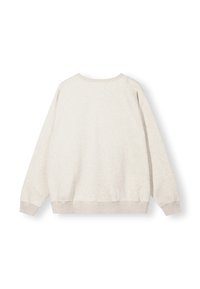 Sudadera beige clara de manga larga, con cuello redondo, puños y dobladillo acanalados. Textura suave, diseño minimalista, sin adornos.