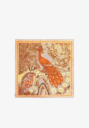 Sciarpa quadrata arancione e marrone con motivo, con due uccelli stilizzati, rami fogliosi, fiori, stelle e dettagli geometrici sul bordo.